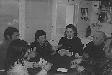 jugando a las cartas el día de Reyes