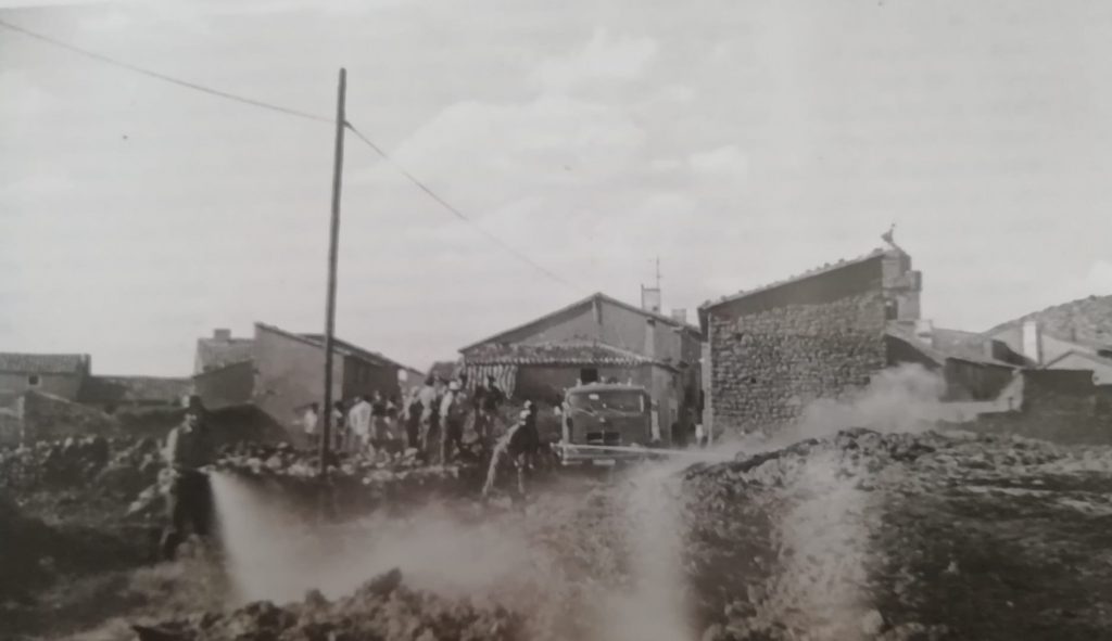 bomberos apagando el fuego